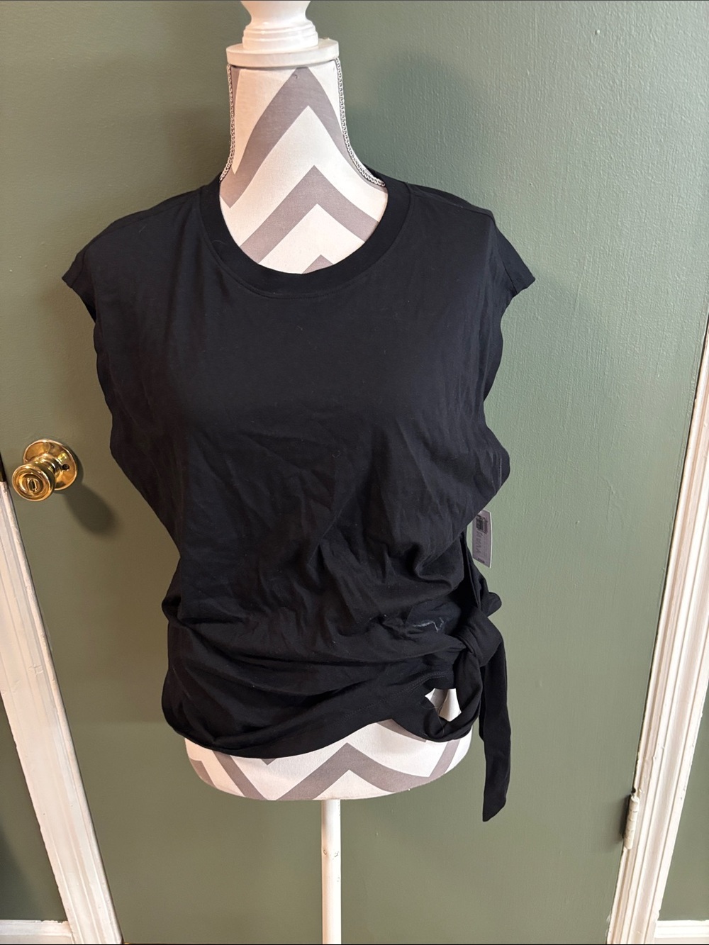 Old Navy Black Tie-Side Sleeveless Tank